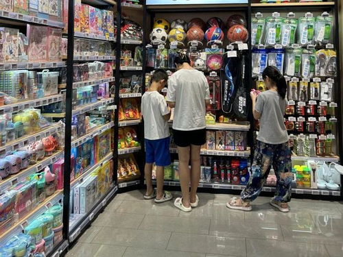 开学在即 孝感中小学生进入 买买买 模式