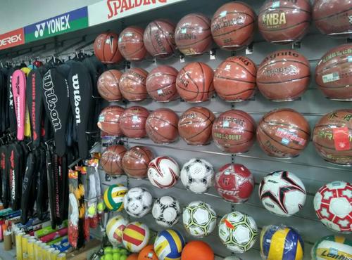 金鸡辞旧岁，瑞犬迎新春——新华书店中心店文体用品超市新年献“礼”